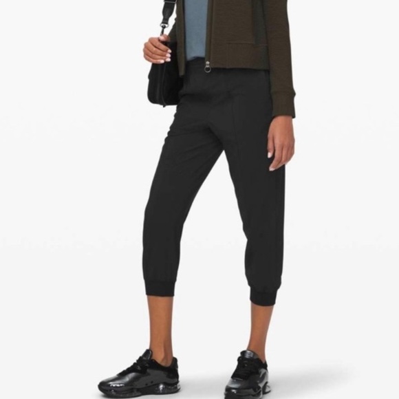 Lululemon Wandererer Cropped Jogger Pants - Picture 1 of 4